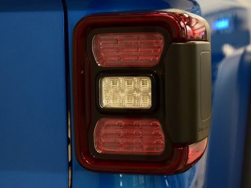 Used 2024 Jeep Gladiator Rubicon w/ Convenience Group image 16