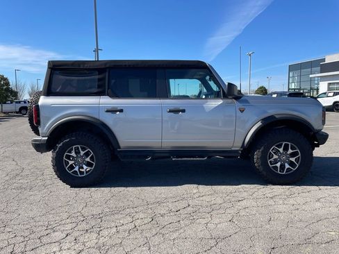 Used 2024 Ford Bronco Badlands image 10