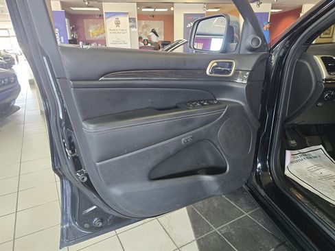 Used 2017 Jeep Grand Cherokee Overland image 7