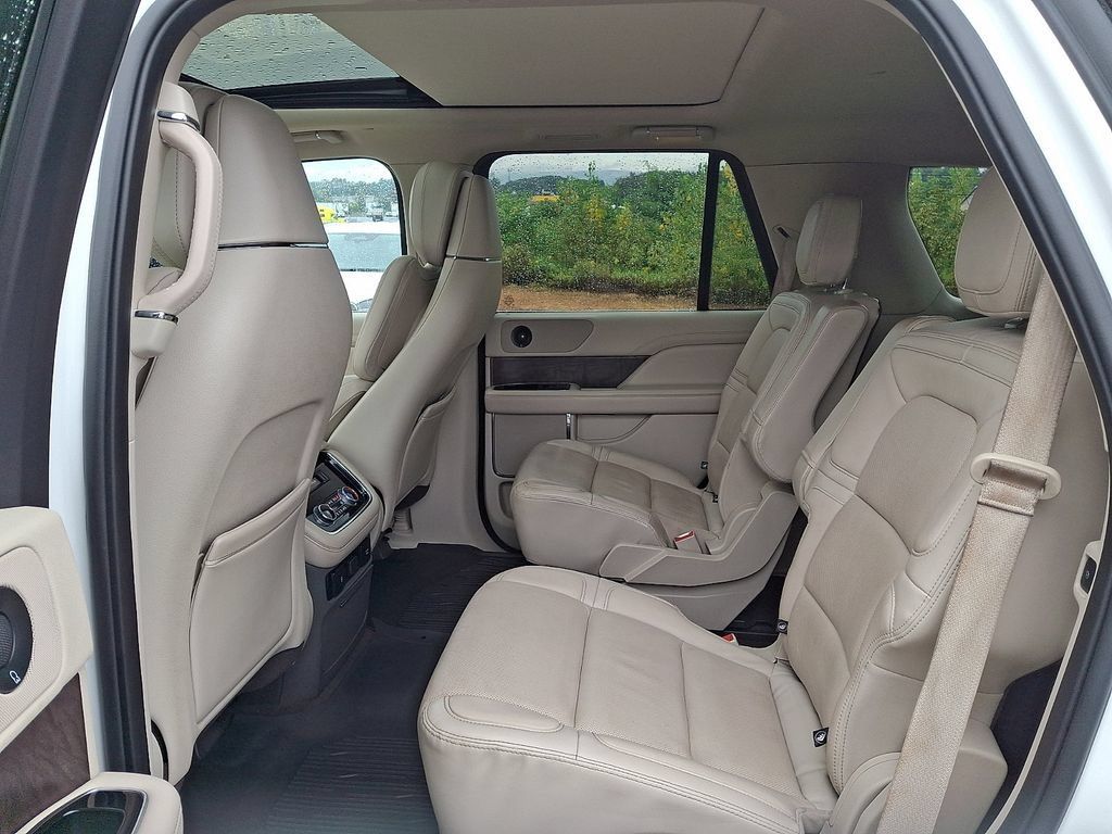 Certified 2020 Lincoln Navigator Reserve w/ Equipment Group 201A Reserve AWD/4WD image 11