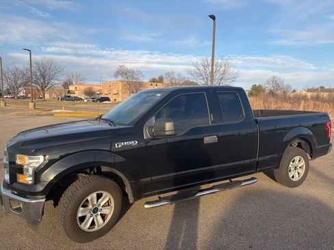 Used 2017 Ford F150 XLT image 3