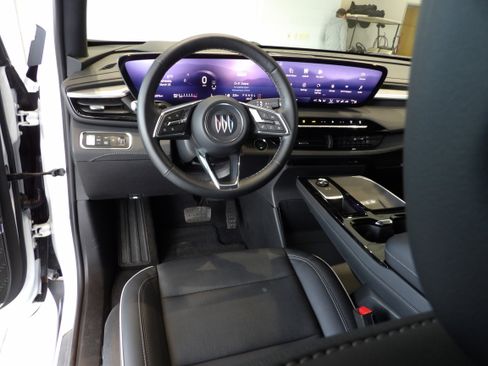 Used 2025 Buick Enclave Preferred image 15