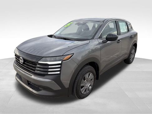 Used 2025 Nissan Kicks S image 3