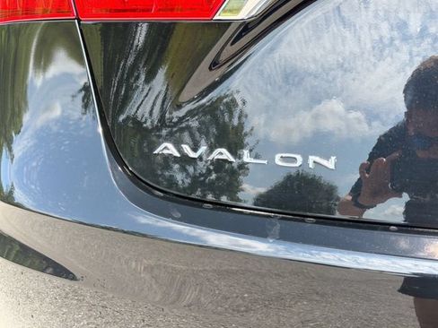 Used 2016 Toyota Avalon Limited FWD image 11