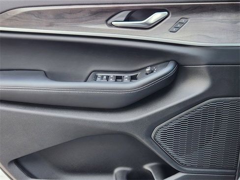 New 2025 Jeep Grand Cherokee Limited image 18