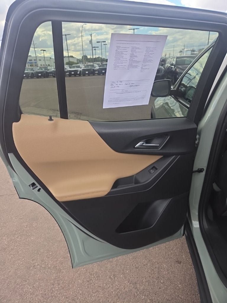 Used 2025 Chevrolet Equinox ACTIV w/ Safety and Technology Package AWD/4WD image 23