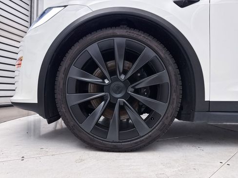 Used 2022 Tesla Model X image 14