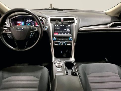 Used 2017 Ford Fusion SE w/ Fusion SE Technology Package image 7