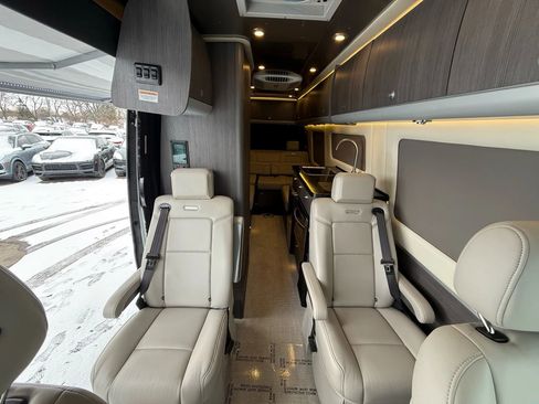 Used 2022 Mercedes-Benz Sprinter 3500 w/ Parking Package image 50