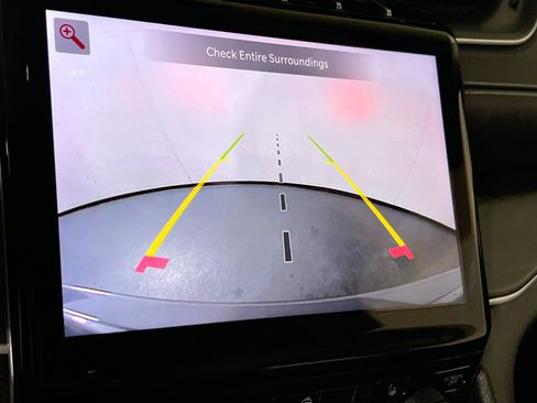 Used 2023 Jeep Grand Cherokee Limited image 13