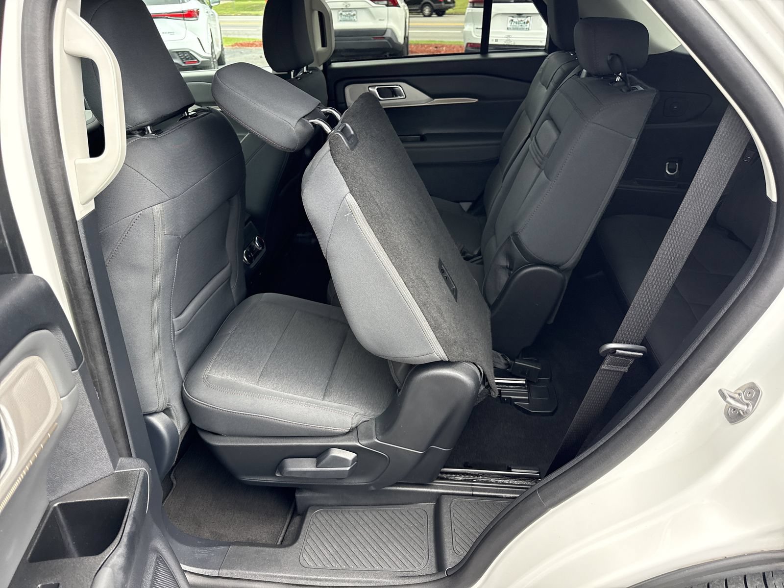 Used 2025 Ford Explorer Active RWD image 11