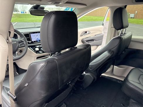 Used 2024 Chrysler Pacifica Touring-L w/ Road Tripper Package FWD image 41