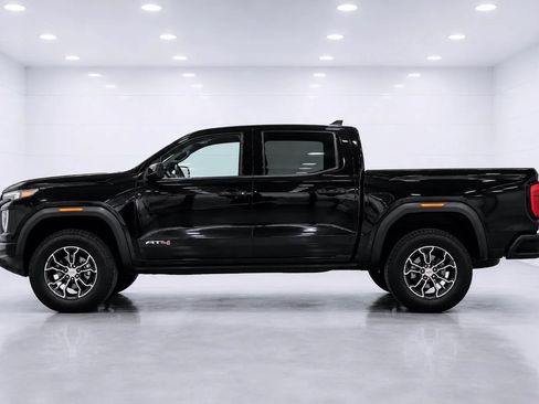 Used 2024 GMC Canyon AT4 AWD/4WD image 2