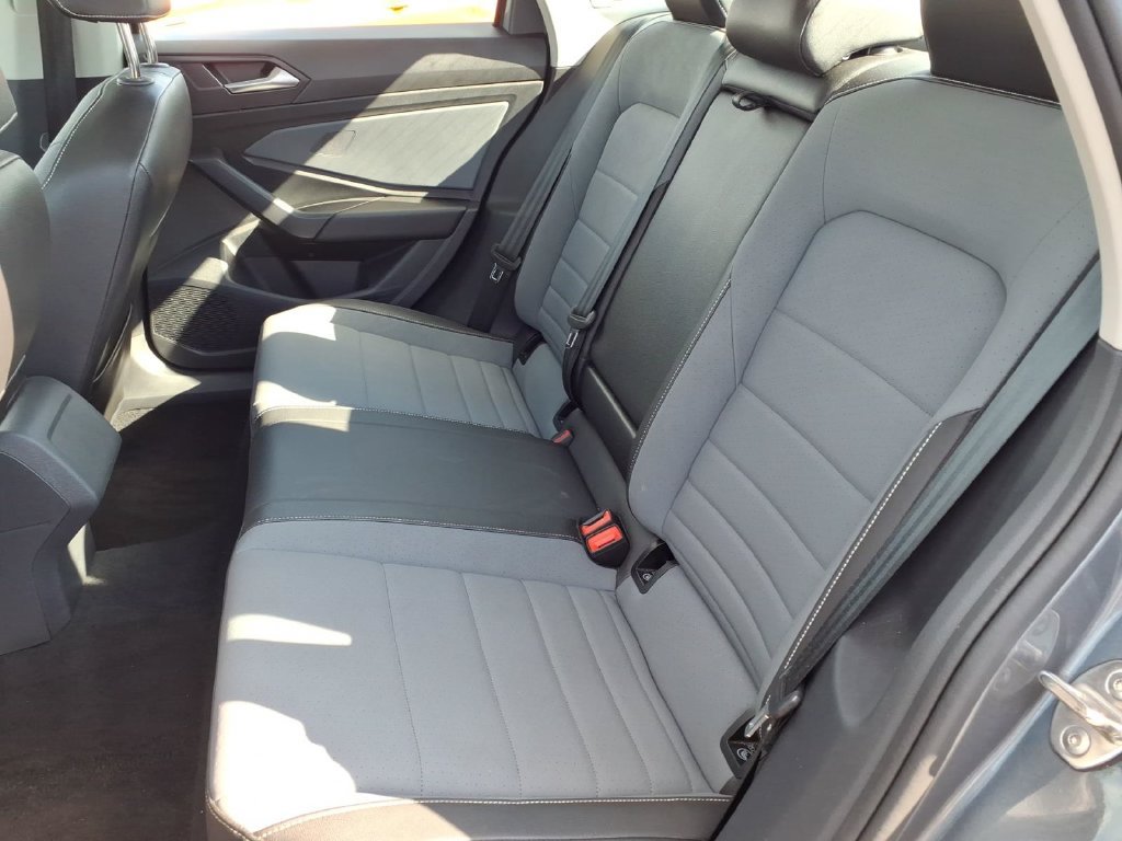 Used 2025 Volkswagen Jetta SE FWD image 19