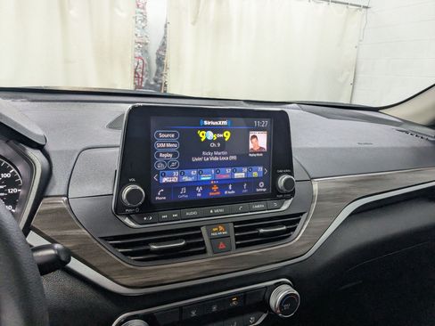 Used 2025 Nissan Altima 2.5 SV FWD image 15