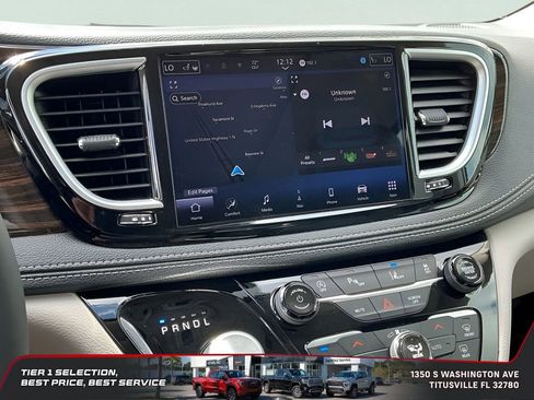 Used 2024 Chrysler Pacifica Limited FWD image 31