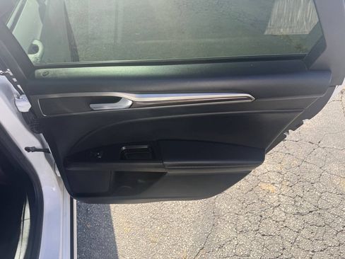 Used 2017 Ford Fusion SE FWD image 21