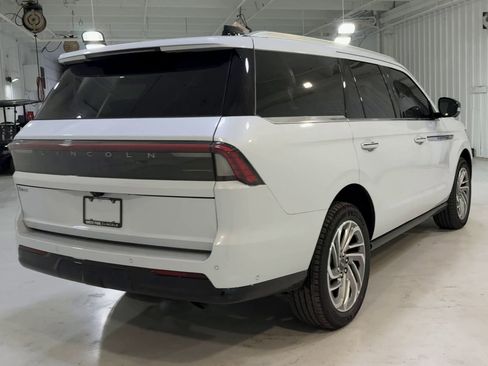 New 2025 Lincoln Navigator L Reserve image 9