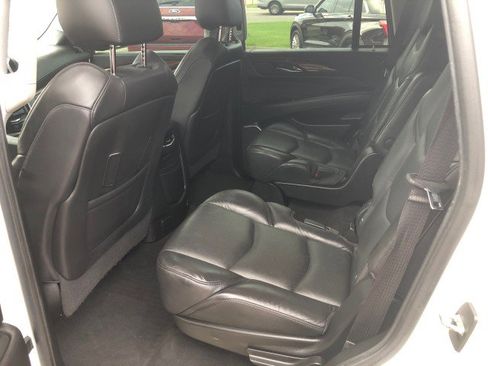 Used 2019 Cadillac Escalade Premium Luxury image 10