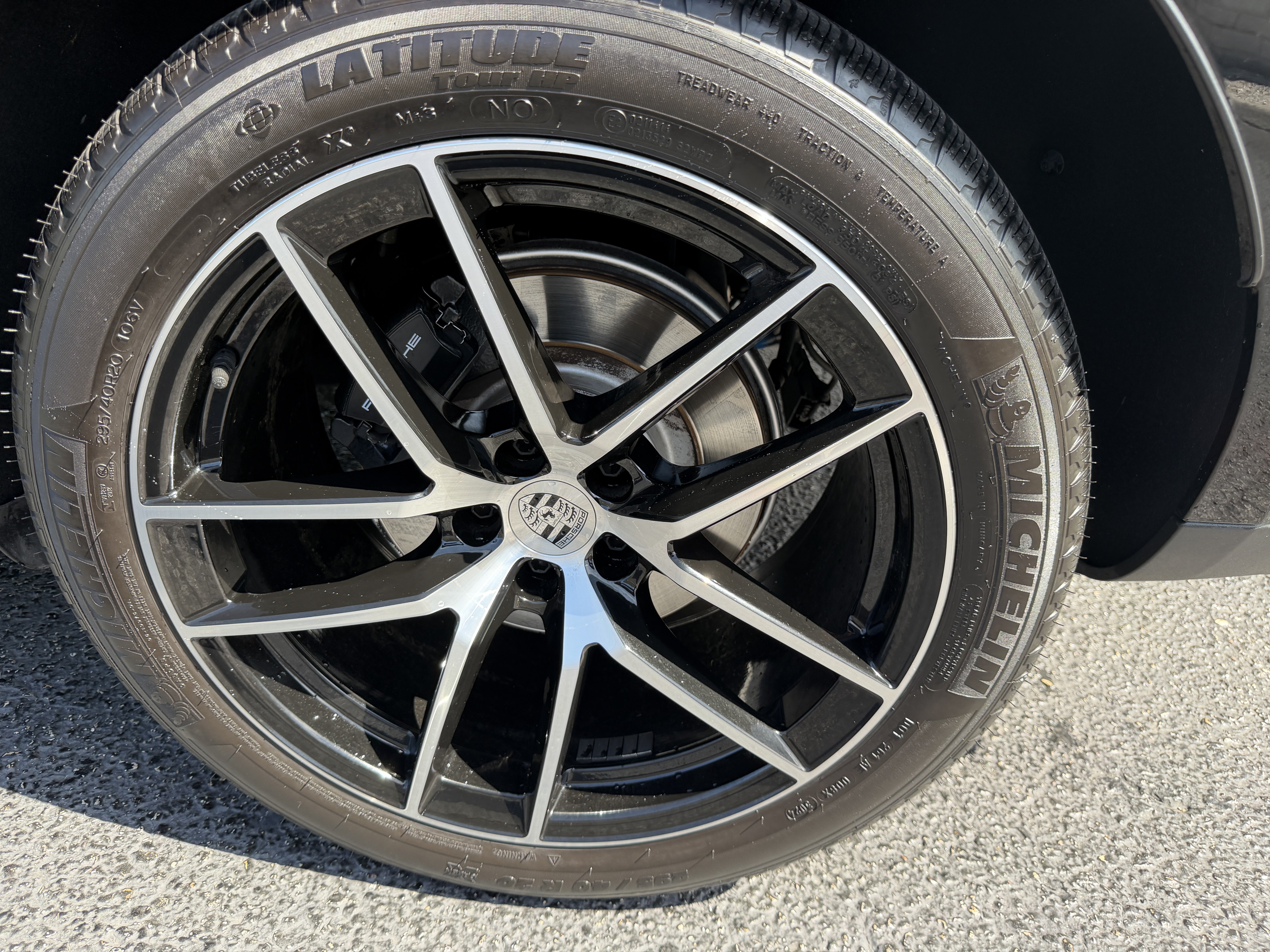 Certified 2024 Porsche Macan AWD/4WD image 10