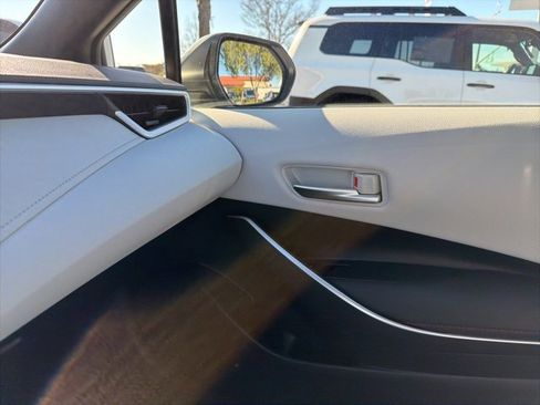 Certified 2025 Toyota Corolla SE image 21