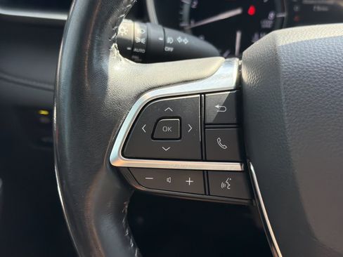 Used 2020 Toyota Highlander XLE FWD image 19
