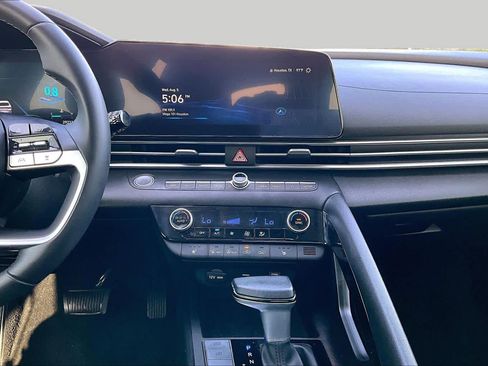 Used 2023 Hyundai Elantra Limited FWD image 7