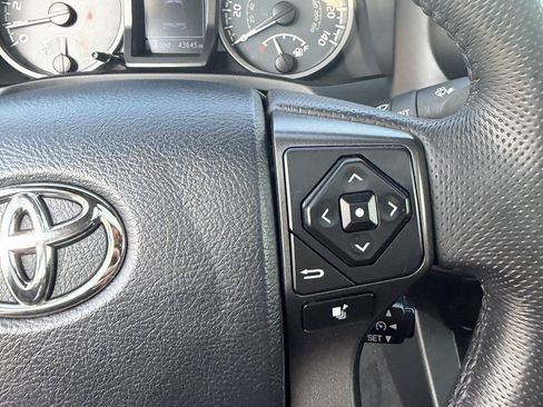 Used 2017 Toyota Tacoma TRD Sport w/ Premium & Technology Package AWD/4WD image 19