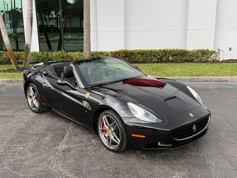 Used 2013 Ferrari California image 8