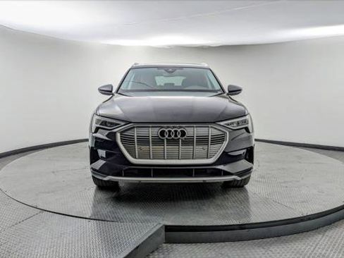 Used 2023 Audi e-tron Premium image 12