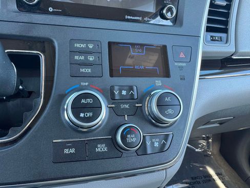 Used 2018 Toyota Sienna XLE w/ Protection Package image 29