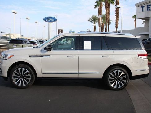 Certified 2023 Lincoln Navigator Reserve AWD/4WD image 3