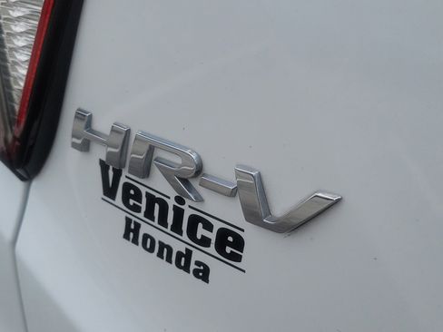Used 2021 Honda HR-V EX-L image 10
