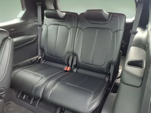Used 2025 Jeep Grand Cherokee L Limited w/ Black Appearance Package AWD/4WD image 7