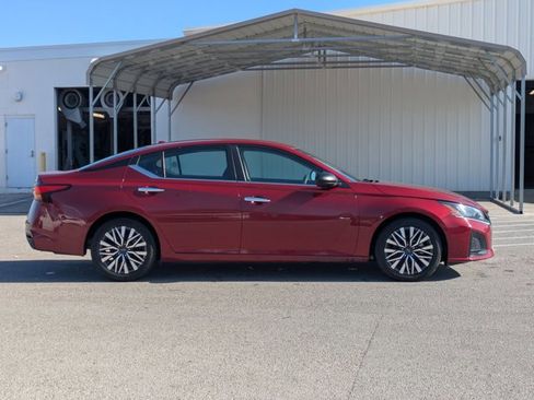 Used 2024 Nissan Altima 2.5 SV image 4