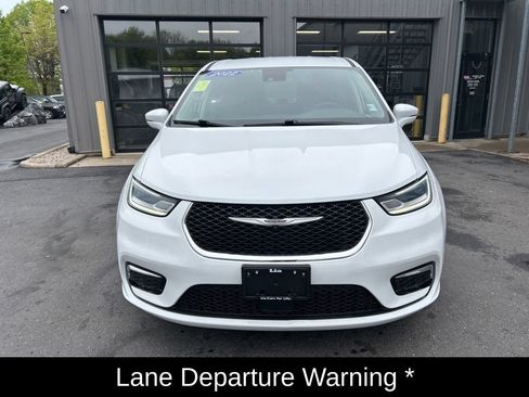 Used 2022 Chrysler Pacifica Touring-L FWD image 8