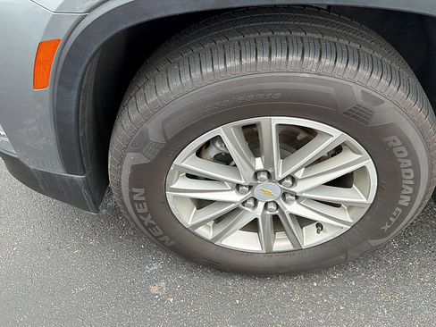 Used 2023 Chevrolet Traverse LT AWD/4WD image 9