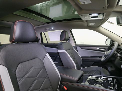 New 2026 Volkswagen Atlas Peak Edition image 16