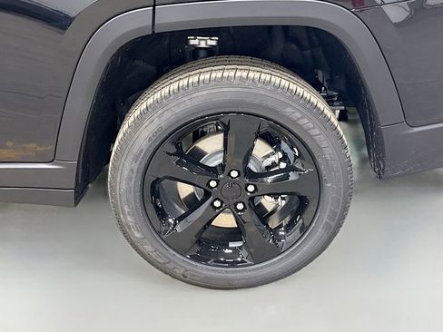 New 2025 Jeep Grand Cherokee L Laredo image 48