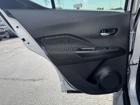 Used 2019 Nissan Kicks SV FWD image 16