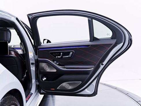 Used 2024 Mercedes-Benz S 63 AMG S w/ Rear Seat Package image 41