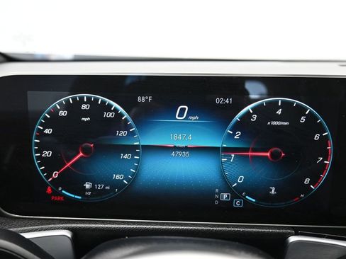 Used 2021 Mercedes-Benz GLB 250 4MATIC w/ Premium Package image 17