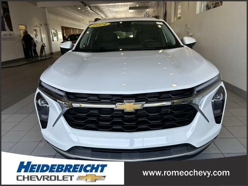Used 2024 Chevrolet Trax LT w/ Driver Confidence Package FWD image 36