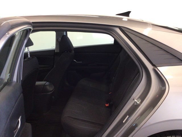 Used 2023 Hyundai Elantra SE FWD image 13