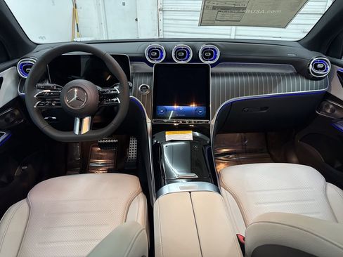 Used 2025 Mercedes-Benz GLC 300 4MATIC image 22