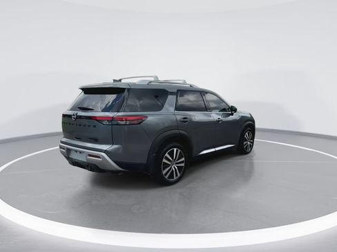 Used 2025 Nissan Pathfinder Platinum w/ Black Appearance Package AWD/4WD image 11