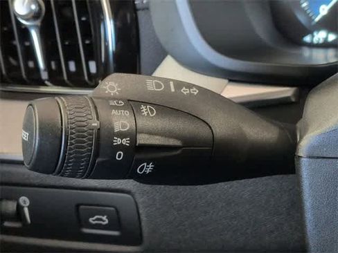 Used 2018 Volvo XC60 T6 Inscription w/ Convenience Package image 29