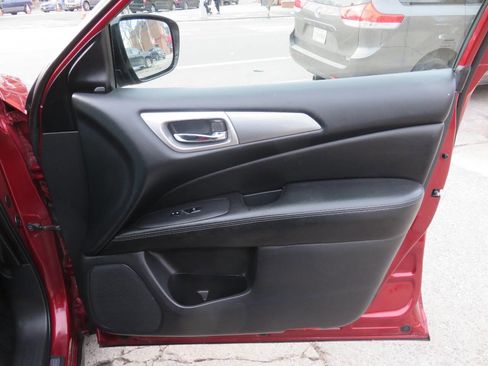 Used 2017 Nissan Pathfinder SL image 28