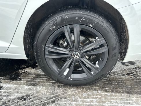 Used 2024 Volkswagen Jetta SE w/ Panoramic Sunroof Package image 14