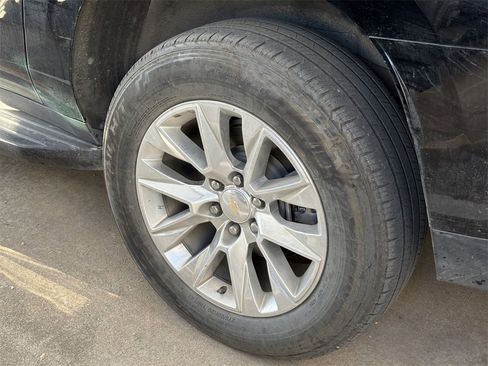 Used 2023 Chevrolet Suburban Premier image 5